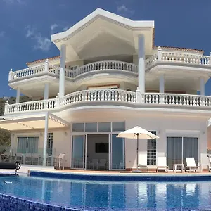 https://villa-sunset-view-tenerife.in-canary-islands.com